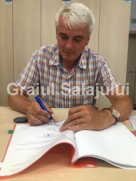 Primarul Septimiu Turcas a semnat contractul pentru dotarea ambulatoriului cu aparatura medicala de ultima generatie