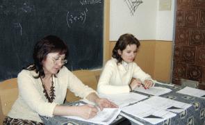 profesorilor-li-se-refuza-plata-restantelor-salariale-dar-sunt-aburiti-cu-venituri-de-aproape-7000-de-lei-prin-anul-20220_54909