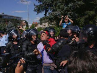 Protestul democratic a fost imprastiat  violent de o brigada antiterorista de elita