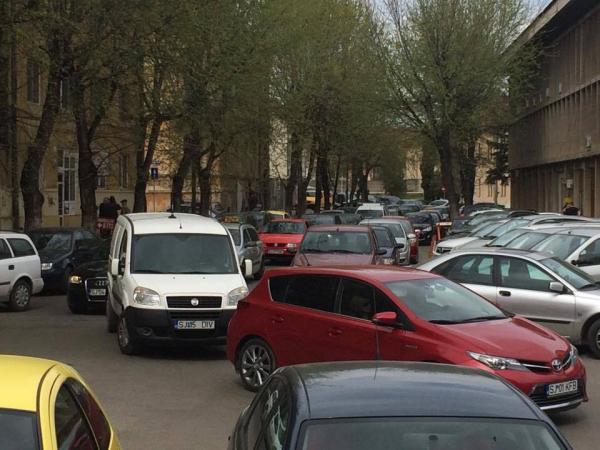 s-a-creat-haos-in-zalau-din-cauza-restrictiei-pe-strada-din-fata-halei-agroalimentare0_54946