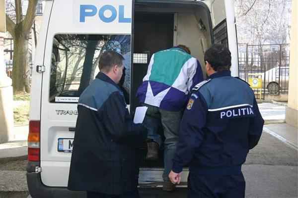 salajean-luat-pe-sus-si-dus-pentru-trei-ani-la-puscarie0_58399