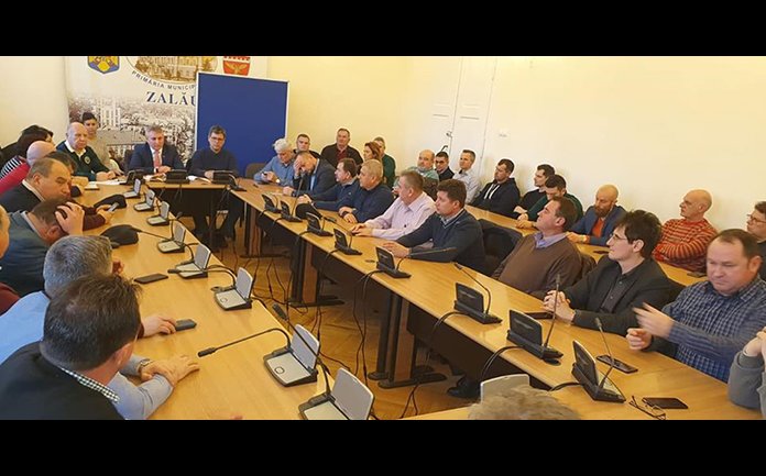 Sedinta PNL in sala Consiliului Local al Primariei Zalau. Schimbare de consilieri judeteni si locali