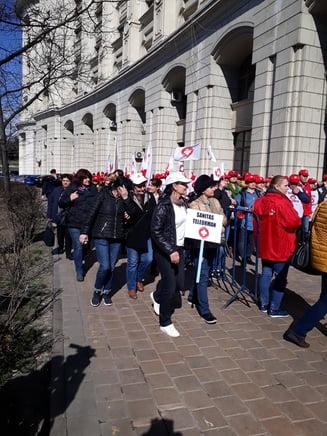 Sindicalisti de la Sanitas au protestat  ieri fata de anomaliile salariale din sistem