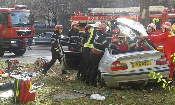 Soferul BMW-ului care  s-a facut praf pe bulevard  a scapat usor