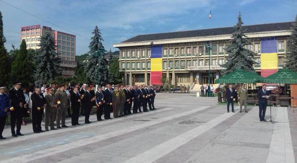 Steagul tricolor, înaltat pe catarg în centrul Zalaului