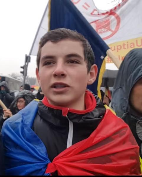 stranepotul-lui-iuliu-maniu-fost-printre-cei-70000-de-oameni-care-au-protestat-sambata-la-bucuresti05_58462