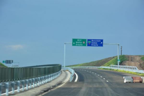 suntem-singuri-si-nesiguri0_55212