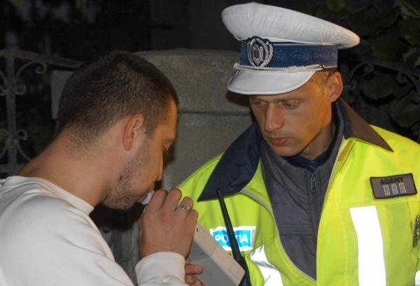 tanar-baut-si-fara-permis-s-a-rasturnat-cu-mopedul04_55602