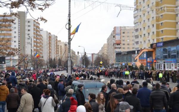 tentativa-de-suicid-la-zalau-in-timpul-manifestarilor-de-ziua-natioanala-romaniei0_57827