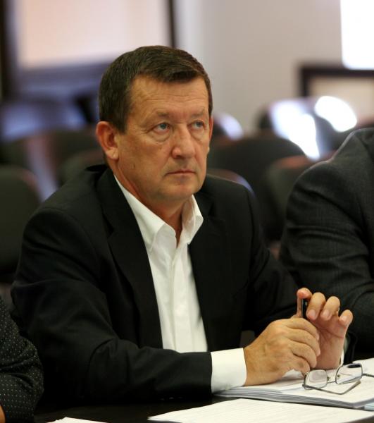 tiberiu-marc-are-nevoie-de-avocat-sa-se-apere-de-juristii-consiliului-judetean07_54998