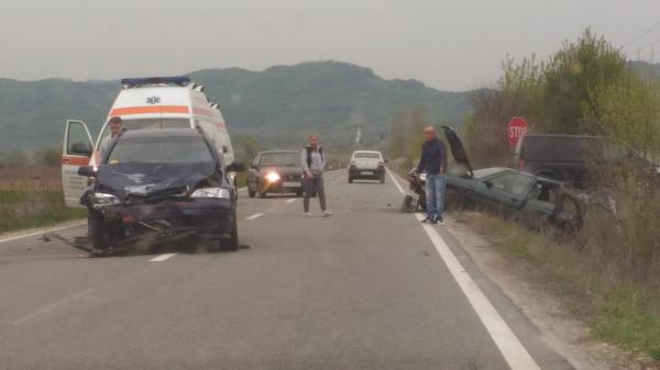 ultima-ora-accident-intre-doua-autoturisme-la-ciocmani0_59581