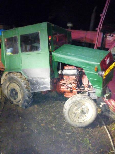 Un barbat a murit  la volanul unui tractor