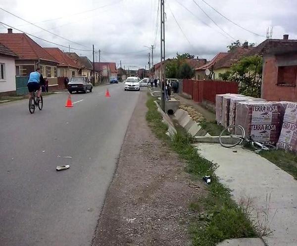 Un biciclist a fost lovit cu masina de un strain, in Crasna