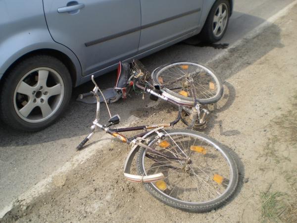 un-copil-pe-bicicleta-fost-ranit-grav-in-urma-ciocnirii-cu-o-masina0_55543