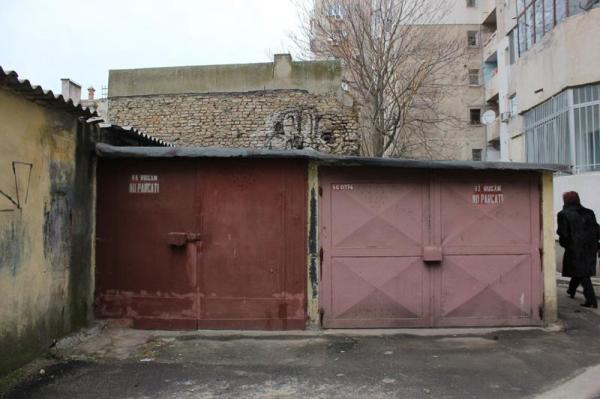 un-garaj-pe-post-de-sura-din-fata-blocului-luat-foc05_55909