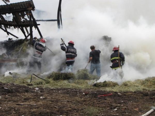 un-incediu-la-marca-huta-dat-batai-de-cap-pompierilor0_57883