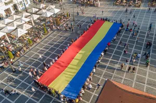 Un steag tricolor de mari dimensiuni va fi desfasurat si la Zalau