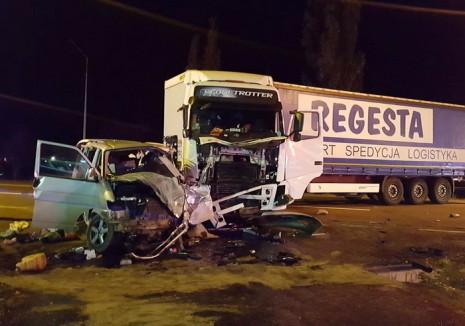 un-tir-intrat-intr-un-microbuz-plin-cu-romi-din-salaj-care-mergeau-la-munca-in-strainatate1_57349