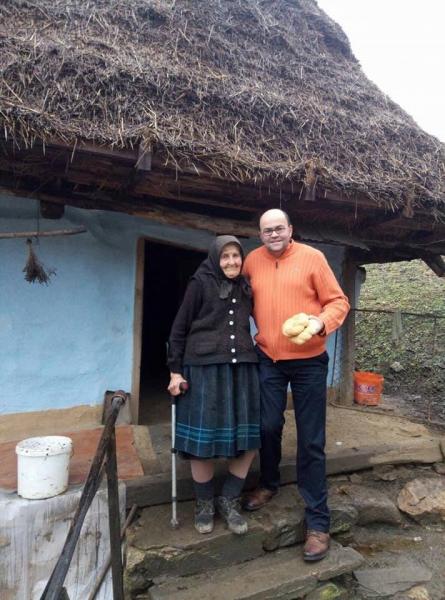 un-turist-spaniol-in-vizita-la-tanti-iulica0_58237