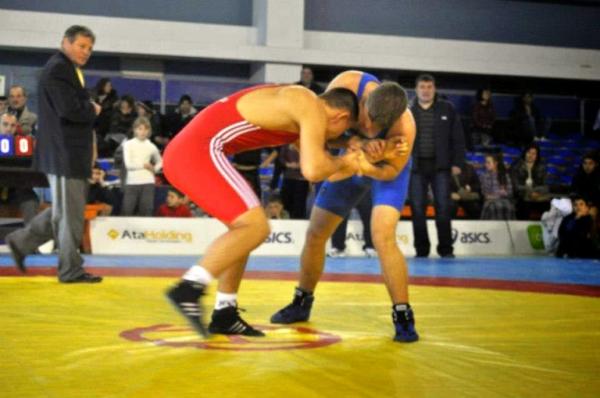 zalaul-gazduieste-un-turneu-din-cadrul-campionatului-national-de-lupte09_59134