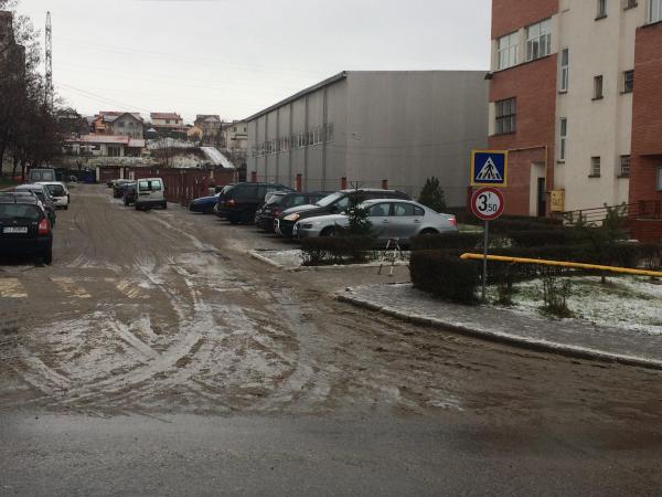 zalaul-plin-de-derdelusuri-periculoase-atat-pentru-soferi-cat-si-pentru-pietoni04_58486